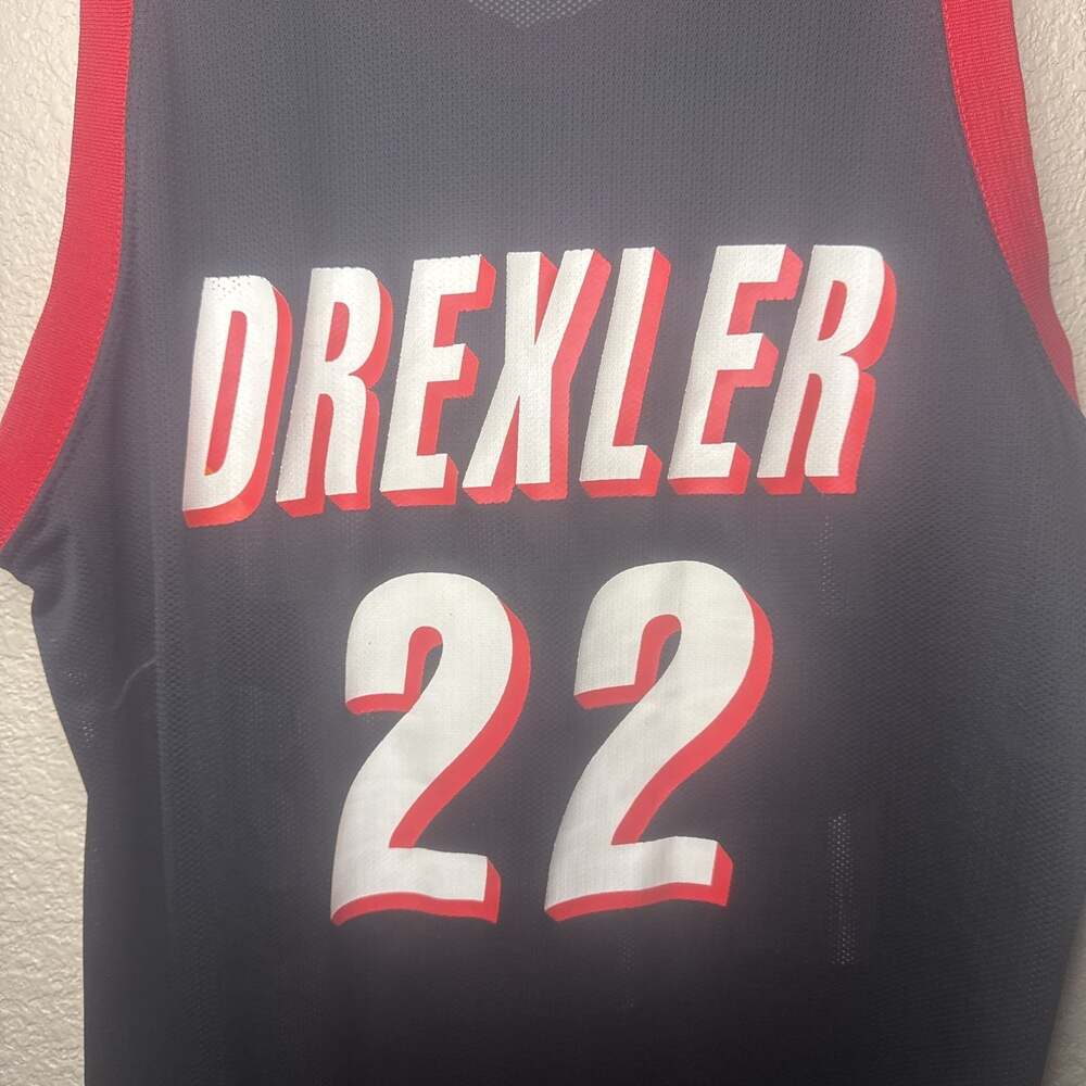 Vintage NBA Portland Trail Blazers Clyde Drexler CHAMPION Jersey. Size Large - Picture 3 of 5